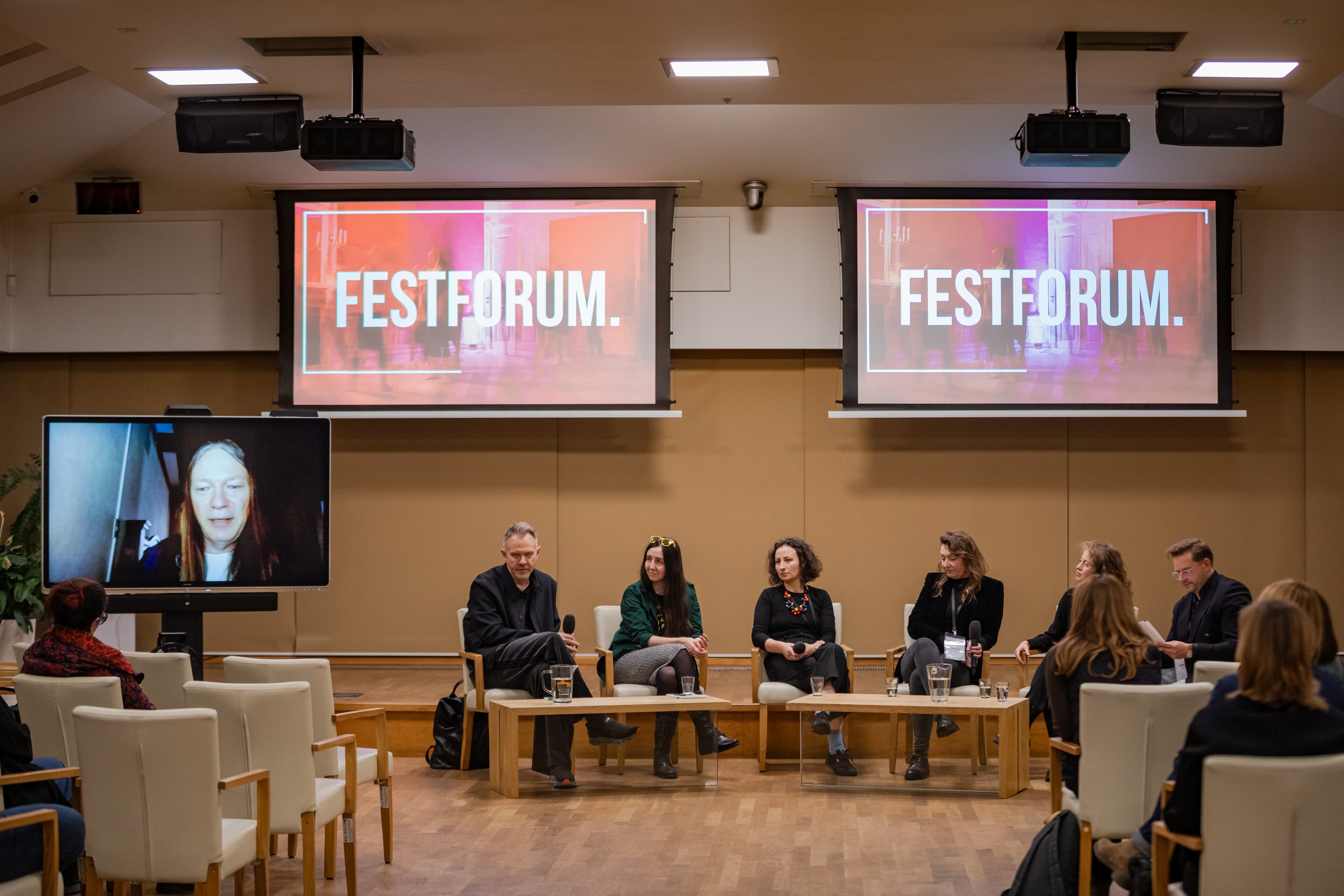 Dlaczego FEST FORUM? Obejrzyj nagranie debaty.